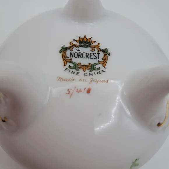 Vintage Norcrest Fine China Footed Trinket Box with Lid - Purple Violets Japan - Picture 8 of 8